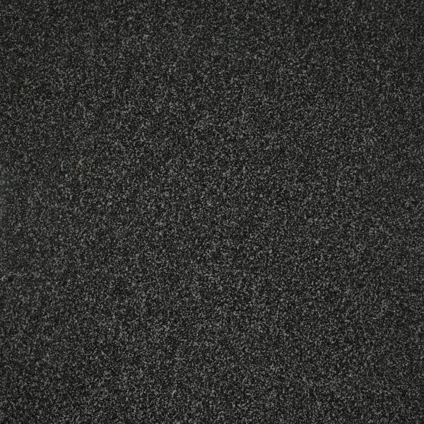 Indian Impala granite nền đen than, hạt xám mịn đồng nhất, trầm lắng. Hiện đại cho mặt bếp, lát sàn, ốp tường. Liên hệ Vistones Global.