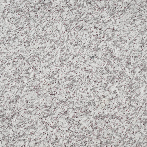 Jasmine granite trắng xám sáng, hạt garnet đỏ tía li ti, kết cấu hạt đều. Thanh khiết cho bếp, phòng tắm, không gian hiện đại. Xem tại Vistones.